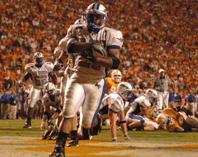 中国足球国家队体能训练方法引进国际先进理念，国足的体能