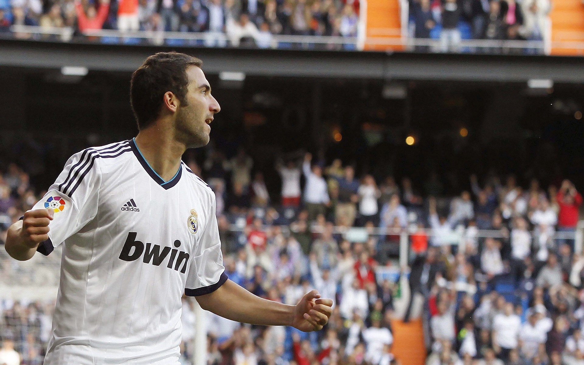 平台上线战术互动模块球迷可模拟排兵布阵提升参与体验，足球战术模拟