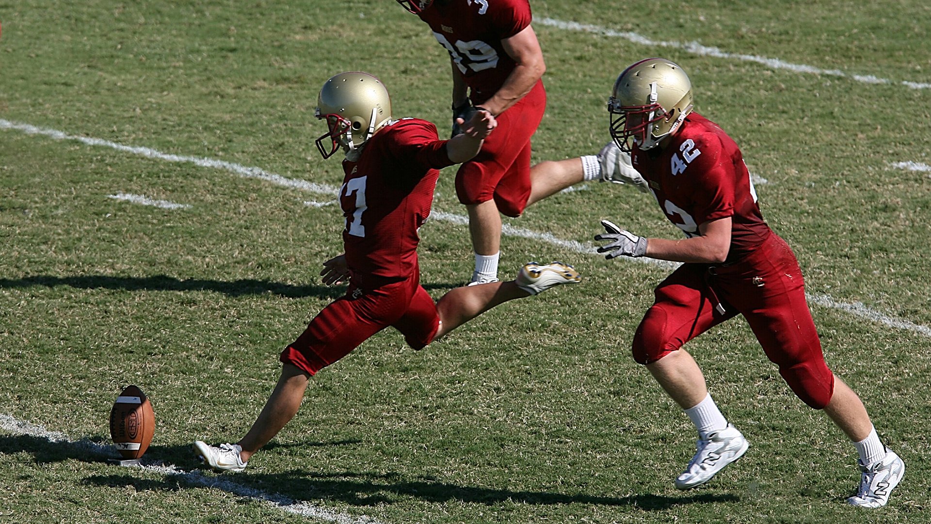 李恩：全黑队进攻的发起人，他的传球总能撕开对方防线，李恩实比赛视频