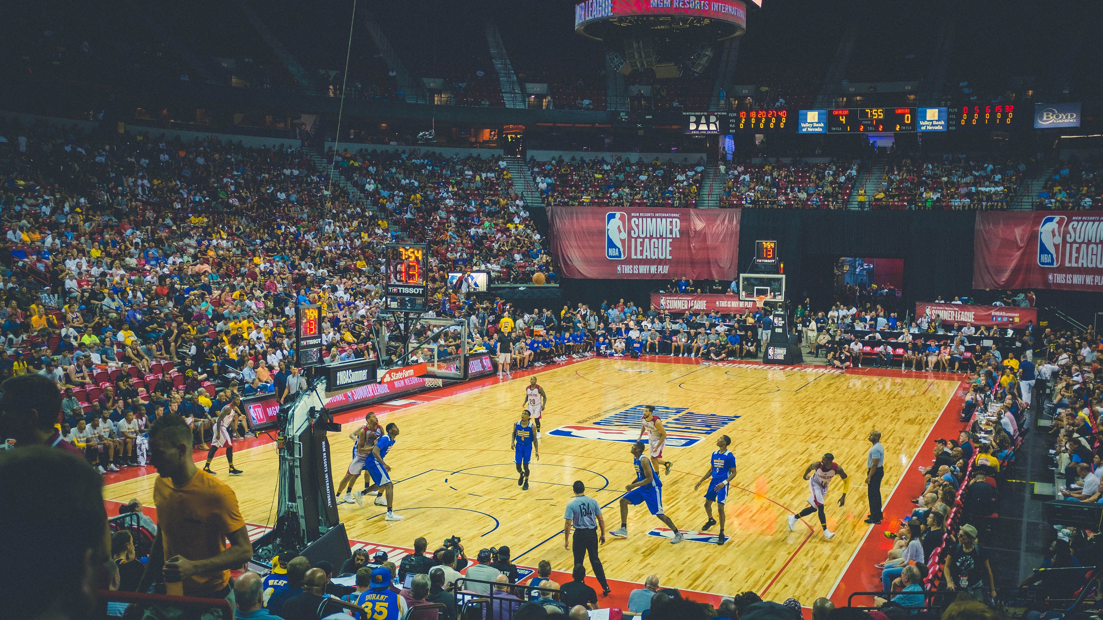 职业联赛推动教练公开课机制打造专业分享平台，竞赛教练培训